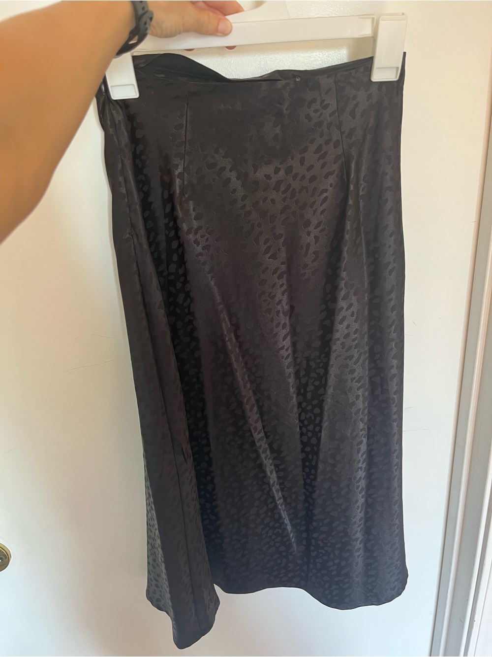 Forever 21 Black Satin Leopard-Jacquard Midi Skirt